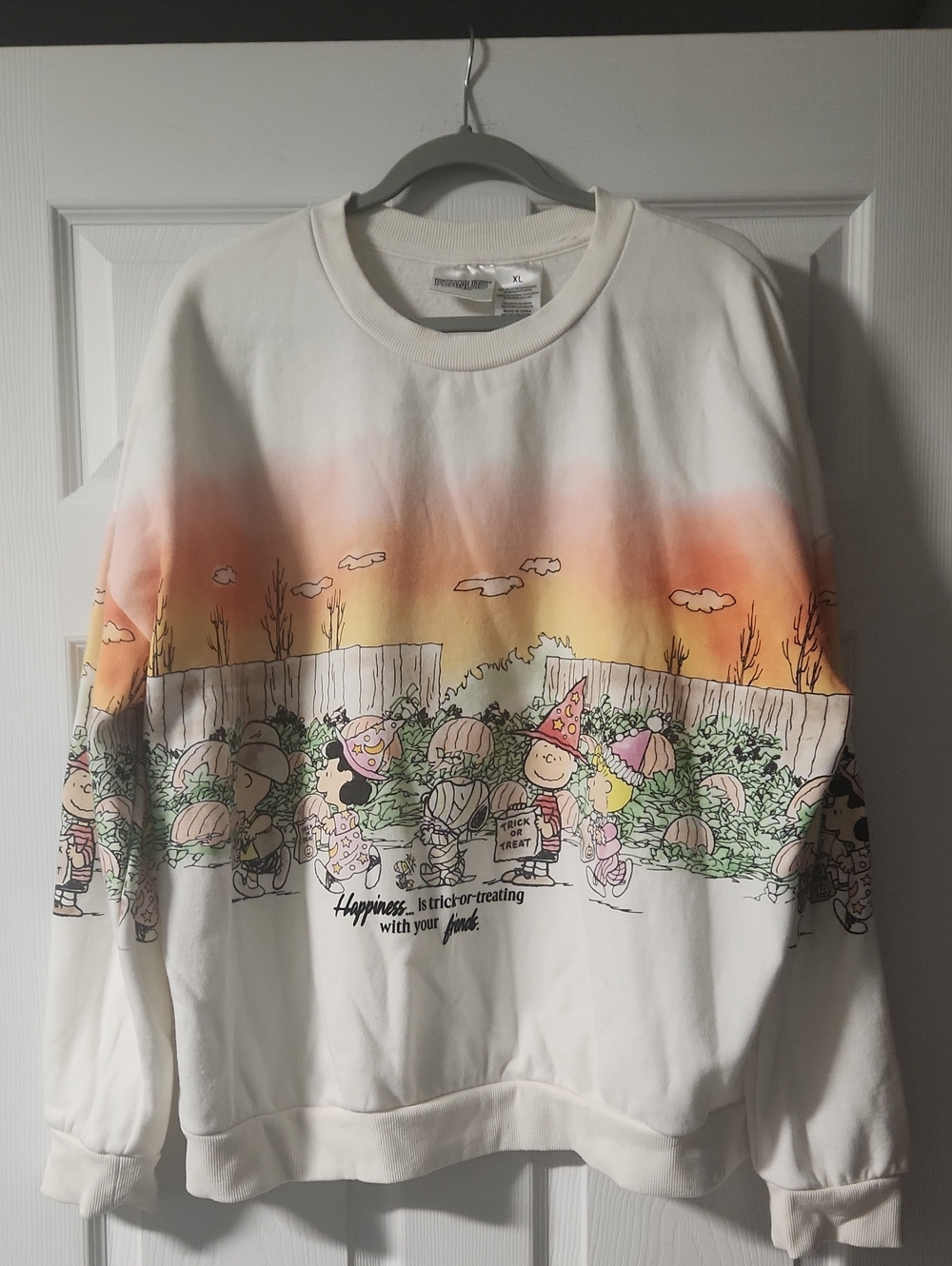 Peanuts Sweatshirt in Cream with Trick or Treat Design